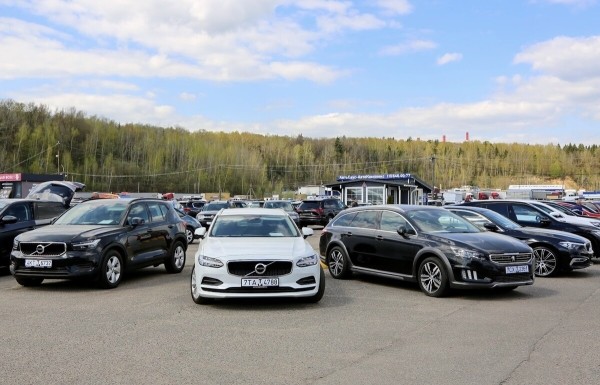 Размер зарплаты — имеет значение? Сколько нужно зарабатывать, чтобы растаможить по льготе Tesla за 50 тысяч евро