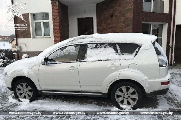 Таможенники пресекли схему по уклонению от уплаты платежей при ввозе автомобилей из-за границы Таможенники пресекли схему по уклонению от уплаты платежей при ввозе автомобилей из-за границы
