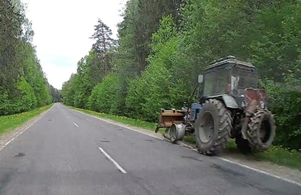 Суровым белорусским тракторам не нужны покрышки — они на дисках ездят Суровым белорусским тракторам не нужны покрышки — они на дисках ездят
