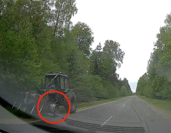 Суровым белорусским тракторам не нужны покрышки — они на дисках ездят Суровым белорусским тракторам не нужны покрышки — они на дисках ездят