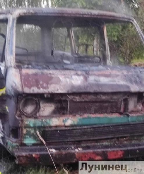 Микроавтобус сгорел в Микашевичах