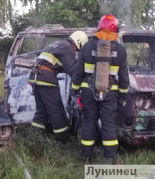 Микроавтобус сгорел в Микашевичах