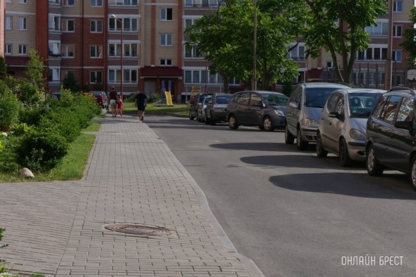 Машину повредили, пока стояла во дворе. Что делать владельцу и как накажут виновного? Машину повредили, пока стояла во дворе. Что делать владельцу и как накажут виновного?