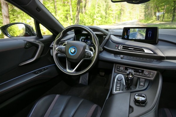 22-летний парень из Жодино купил BMW i8 за $100 тысяч — доволен?