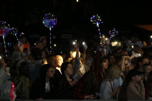 Выступлением Galibri & Mavik и красивым фейерверком завершились празднования 45-летия Московского района Бреста