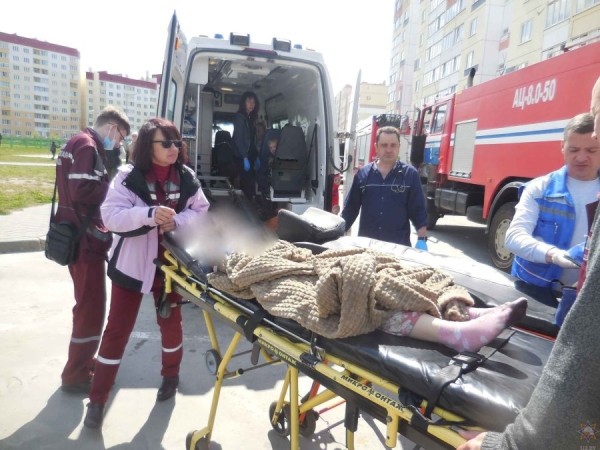 Акриловая ванна загорелась между этажами многоэтажки в Бобруйске Акриловая ванна загорелась между этажами многоэтажки в Бобруйске