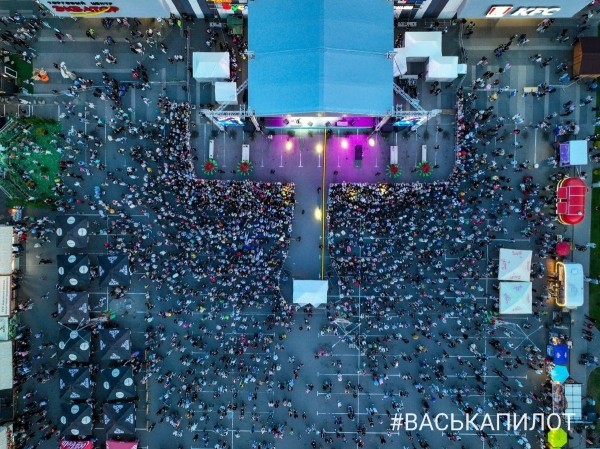 Выступлением Galibri & Mavik и красивым фейерверком завершились празднования 45-летия Московского района Бреста