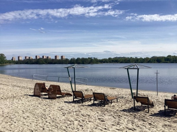 40 шезлонгов и 10 теневых навесов установят на Центральном пляже в Бресте 40 шезлонгов и 10 теневых навесов установят на Центральном пляже в Бресте