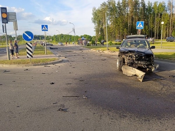 Это точно BMW? Что стало с двумя «баварцами» после жесткого ДТП в Беларуси. Видео удара Это точно BMW? Что стало с двумя «баварцами» после жесткого ДТП в Беларуси. Видео удара