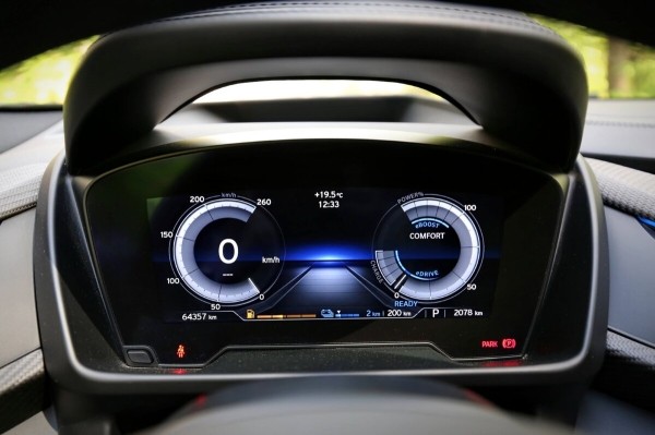 22-летний парень из Жодино купил BMW i8 за $100 тысяч — доволен?