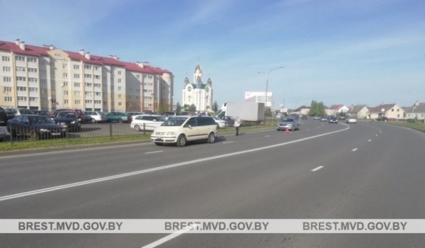 В Кобрине 10-летний ребенок попал под машину В Кобрине 10-летний ребенок попал под машину