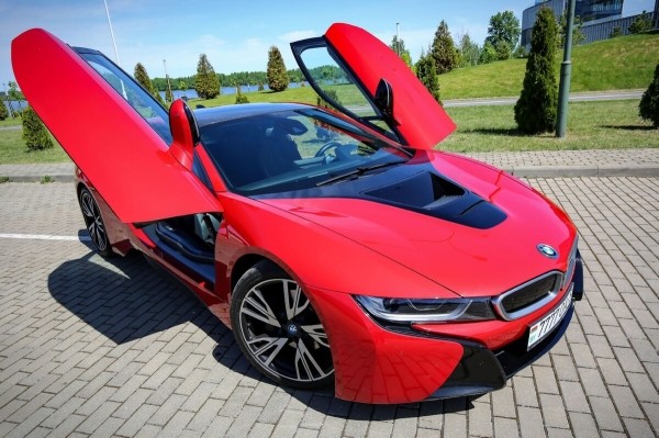 22-летний парень из Жодино купил BMW i8 за $100 тысяч — доволен?