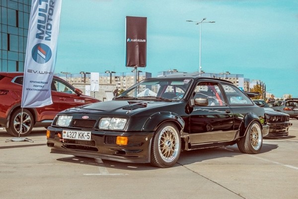 Белорус собрал реплику Ford Cosworth RS500 на собственный лад Белорус собрал реплику Ford Cosworth RS500 на собственный лад