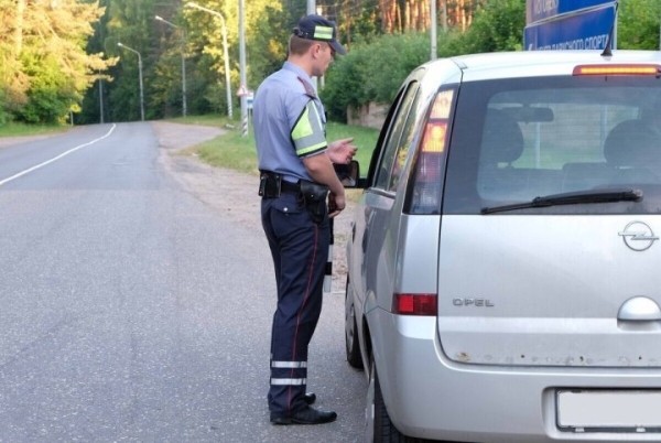 Под Гродно водитель сам признался ГАИ, что едет без прав. Смягчило ли это наказание?