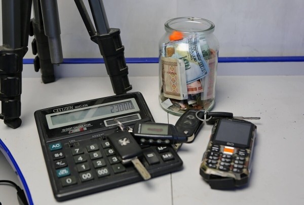 «Она стоила $16 900, но 300 долларов нам сбросили». Белорусы купили внедорожник в автохаусе — остались без денег и машины