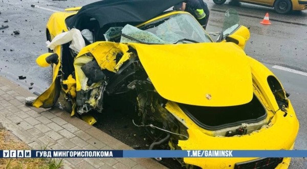 Жесткая авария с желтым Porsche в Минске Жесткая авария с желтым Porsche в Минске