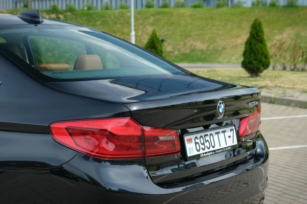 «За рулевую рейку — 850 евро, ступичный подшипник — $250». Белорус о владении BMW 530e (G30) и его обслуживании
