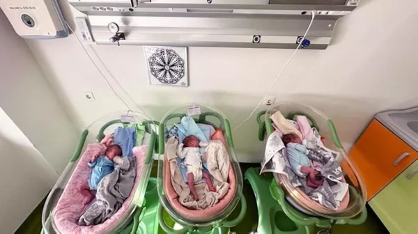 Один случай на 200 миллионов беременностей: гомельчанка родила трех близняшек