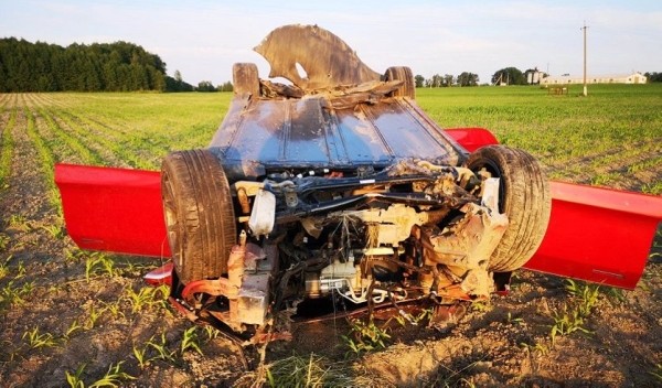 В Беларуси пьяный бесправник перевернулся на Tesla: один человек погиб, 4 пострадали В Беларуси пьяный бесправник перевернулся на Tesla: один человек погиб, 4 пострадали