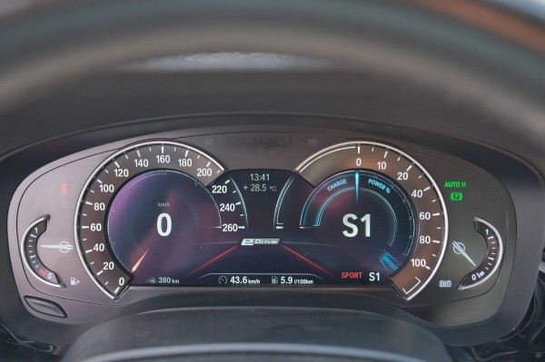 «За рулевую рейку — 850 евро, ступичный подшипник — $250». Белорус о владении BMW 530e (G30) и его обслуживании