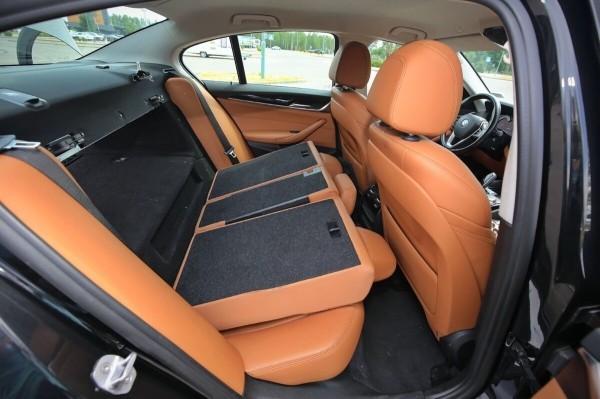 «За рулевую рейку — 850 евро, ступичный подшипник — $250». Белорус о владении BMW 530e (G30) и его обслуживании