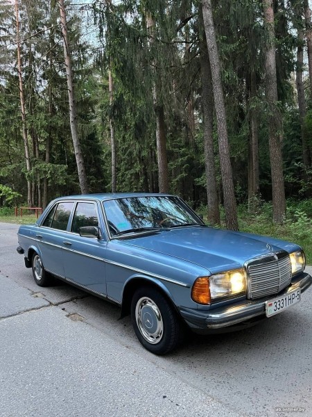 «Машинка для ценителей». Сколько стоит 40-летний Mercedes невероятного голубого цвета? «Машинка для ценителей». Сколько стоит 40-летний Mercedes невероятного голубого цвета?