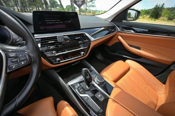 «За рулевую рейку — 850 евро, ступичный подшипник — $250». Белорус о владении BMW 530e (G30) и его обслуживании