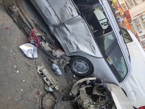 Вот как все было! Видео жесткого ДТП на Гоголя в Бресте Вот как все было! Видео жесткого ДТП на Гоголя в Бресте