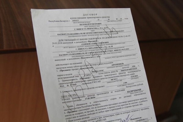 «Она стоила $16 900, но 300 долларов нам сбросили». Белорусы купили внедорожник в автохаусе — остались без денег и машины