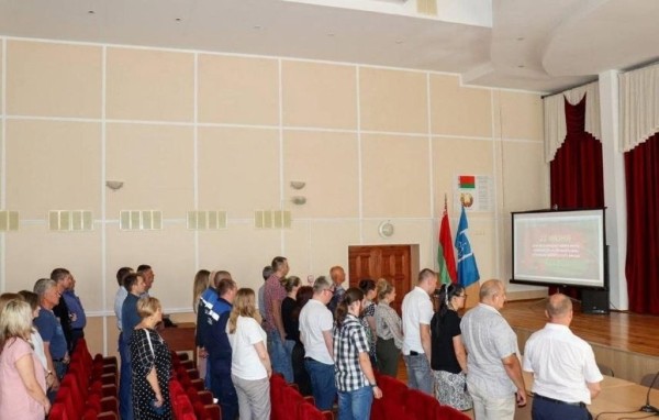 Всебелорусскую минуту молчания поддержали предприятия и организации Ленинского район г. Бреста Всебелорусскую минуту молчания поддержали предприятия и организации Ленинского район г. Бреста