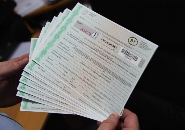 «Она стоила $16 900, но 300 долларов нам сбросили». Белорусы купили внедорожник в автохаусе — остались без денег и машины