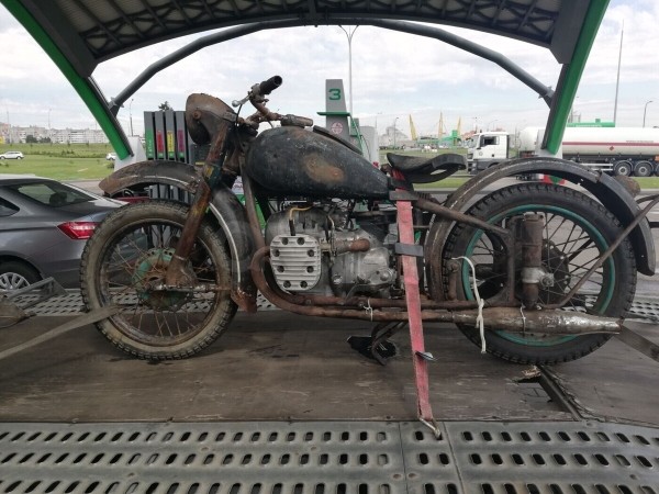 «Урал М-72», на который потратили $4 700. Белорус вдохнул жизнь в 68-летний советский байк «Урал М-72», на который потратили $4 700. Белорус вдохнул жизнь в 68-летний советский байк