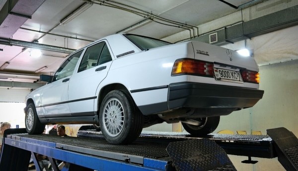 По прозвищу Baby-Benz. Показываем идеально сохранившийся Mercedes W201 По прозвищу Baby-Benz. Показываем идеально сохранившийся Mercedes W201