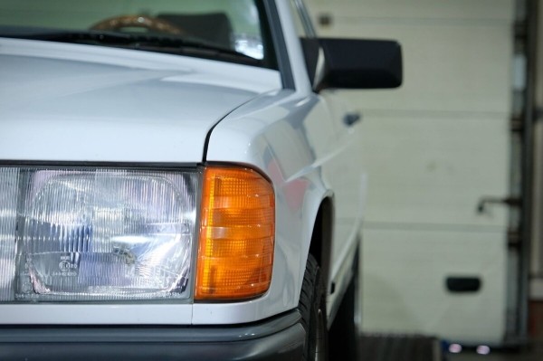 По прозвищу Baby-Benz. Показываем идеально сохранившийся Mercedes W201 По прозвищу Baby-Benz. Показываем идеально сохранившийся Mercedes W201