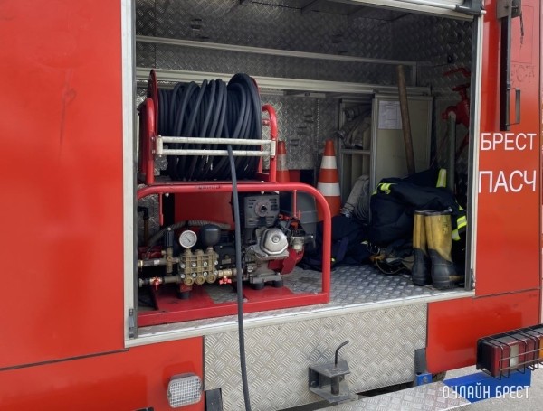 В Бресте в ночном пожаре по улице ГОБК сгорел скутер