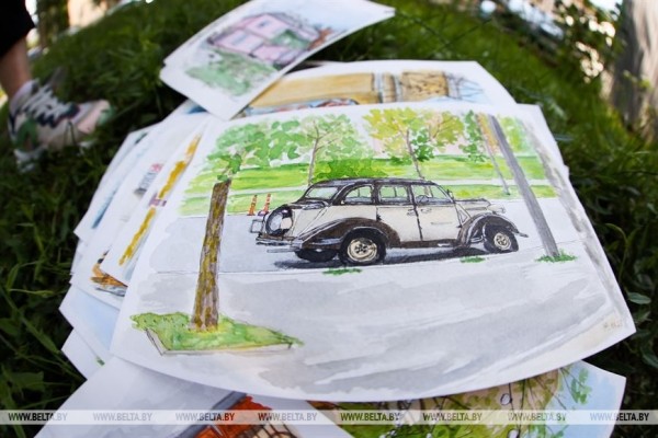 Уволилась с нелюбимой работы и рисует. Брестчанка в скетчах признается в любви родному городу Уволилась с нелюбимой работы и рисует. Брестчанка в скетчах признается в любви родному городу