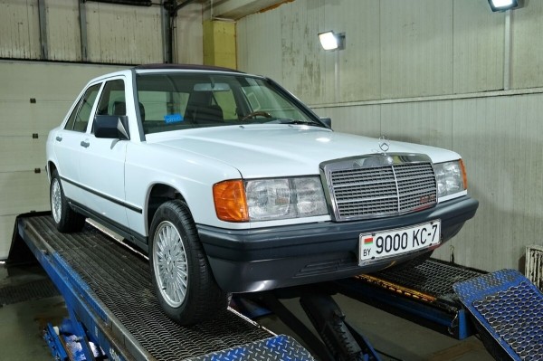 По прозвищу Baby-Benz. Показываем идеально сохранившийся Mercedes W201 По прозвищу Baby-Benz. Показываем идеально сохранившийся Mercedes W201