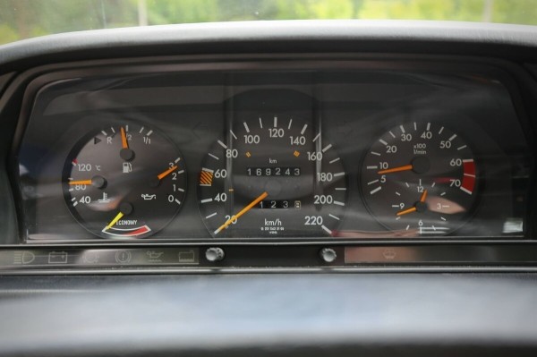 По прозвищу Baby-Benz. Показываем идеально сохранившийся Mercedes W201 По прозвищу Baby-Benz. Показываем идеально сохранившийся Mercedes W201