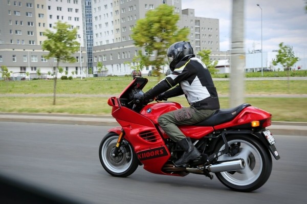 Белорус купил в США 27-летний мотоцикл BMW K1100 RS