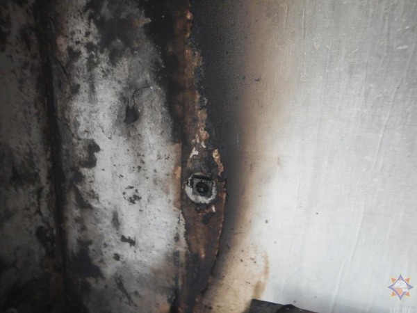 Зарядное устройство для мобильника стало причиной пожара Зарядное устройство для мобильника стало причиной пожара