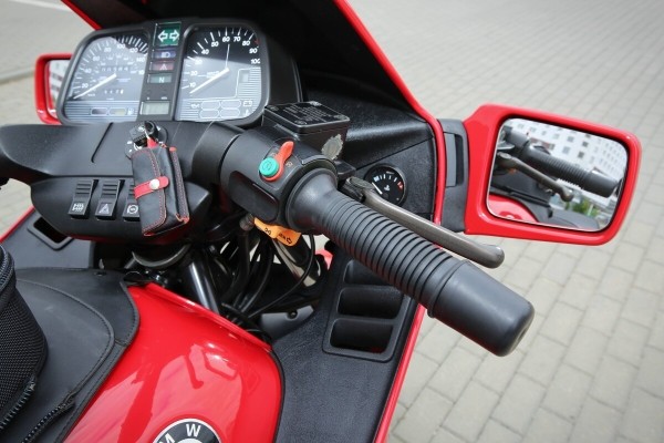 Белорус купил в США 27-летний мотоцикл BMW K1100 RS