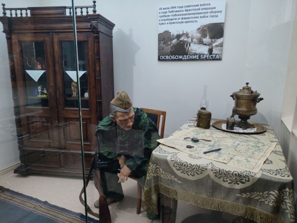 В Бресте открылась выставка «У самовара»