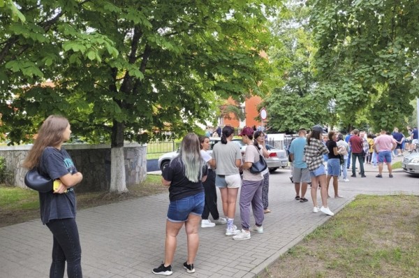 В Солигорске выстроилась огромная очередь на сдачу крови — спасают парня с лейкемией В Солигорске выстроилась огромная очередь на сдачу крови — спасают парня с лейкемией