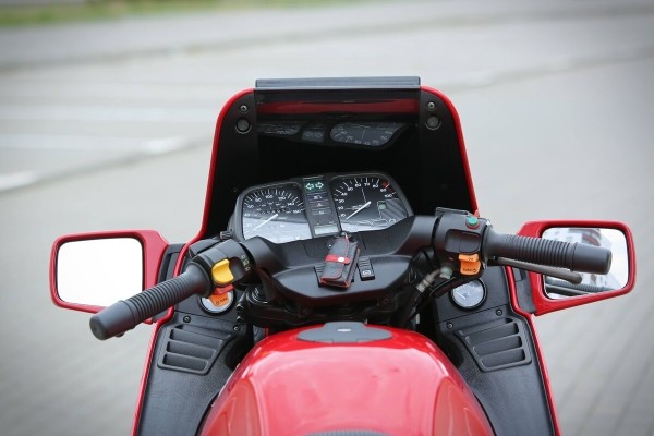 Белорус купил в США 27-летний мотоцикл BMW K1100 RS