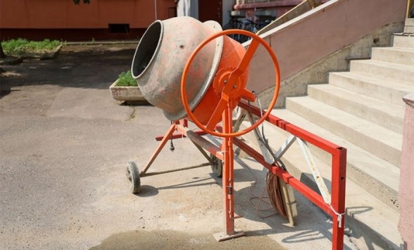 Расходу стройматериала удивились сами работники: хищение 11 тонн цемента в Брестском район