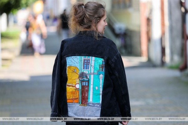 Уволилась с нелюбимой работы и рисует. Брестчанка в скетчах признается в любви родному городу Уволилась с нелюбимой работы и рисует. Брестчанка в скетчах признается в любви родному городу