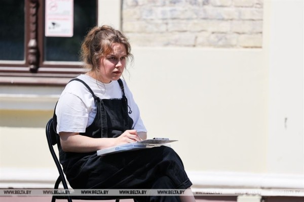 Уволилась с нелюбимой работы и рисует. Брестчанка в скетчах признается в любви родному городу Уволилась с нелюбимой работы и рисует. Брестчанка в скетчах признается в любви родному городу