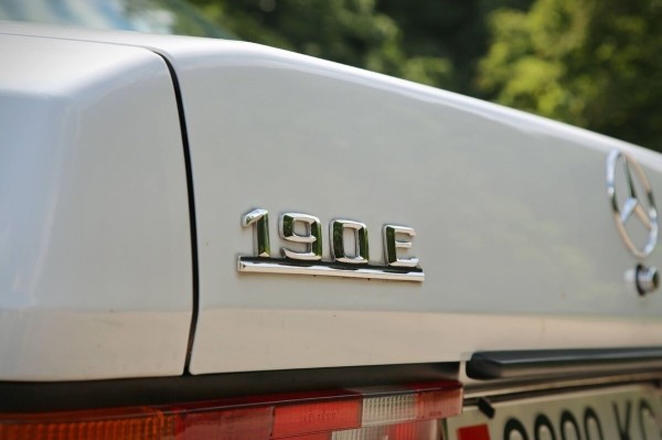 По прозвищу Baby-Benz. Показываем идеально сохранившийся Mercedes W201 По прозвищу Baby-Benz. Показываем идеально сохранившийся Mercedes W201