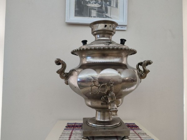 В Бресте открылась выставка «У самовара»