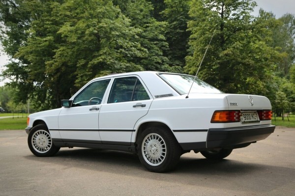 По прозвищу Baby-Benz. Показываем идеально сохранившийся Mercedes W201 По прозвищу Baby-Benz. Показываем идеально сохранившийся Mercedes W201